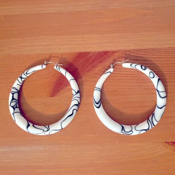Vintage Jewelry - Vintage 80’s White & Black Hoop Earrings